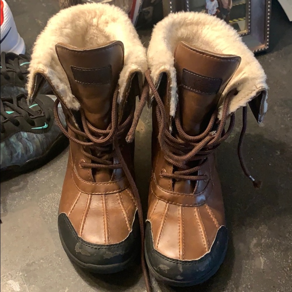 Kids Uggs Size 3 unisex (Boys/girls)